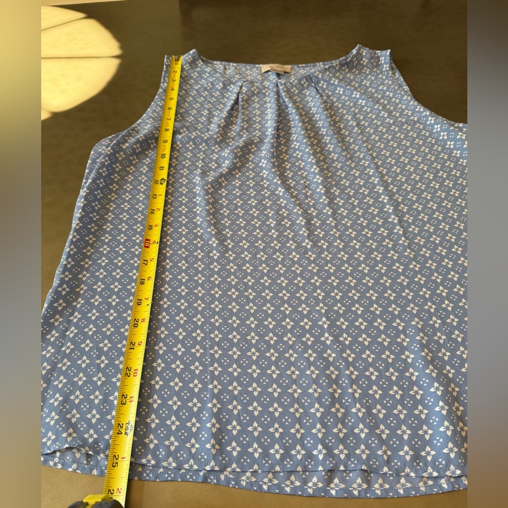 LOFT Light Blue & White Geometric & Floral Design, Sleeveless Blouse, Size L - Picture 2 of 6